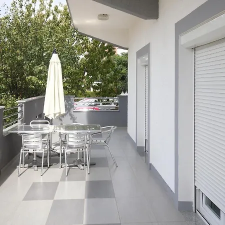 Kiki, No 1 Apartment